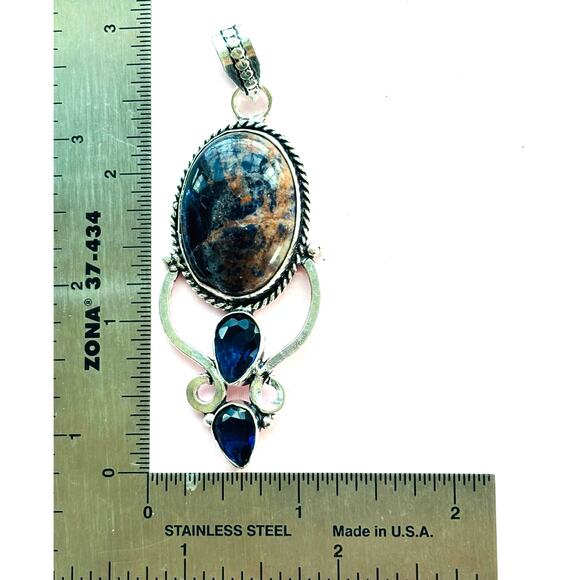 925 Sterling 


 Sodalite and Tanzanite Pendant - Picture 6 of 7